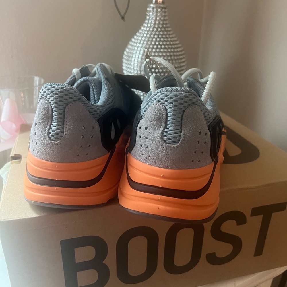 Yeezy - Picture 3 of 4